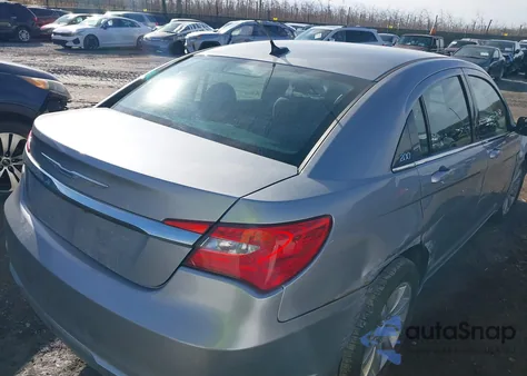 2013 Chrysler 200 Touring z USA, uszkodzony, nr VIN 1C3CCBBBXDN655617